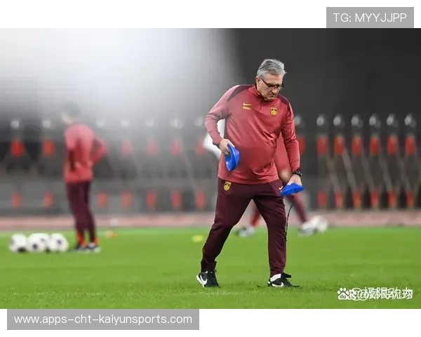 国足球员集体做奇怪体能训练，背后隐藏的秘密与启示